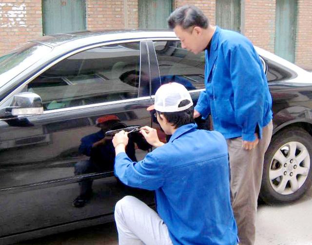 大同汽车钥匙丢在车里面怎么办?